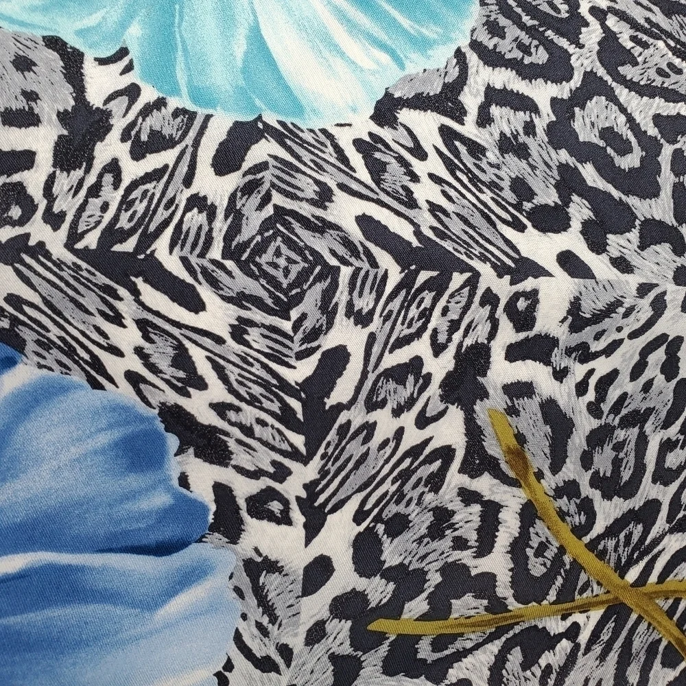 🌟Host Pick🌟100% SILK SCARF- Women's- OSCAR DE LA RENTA- Floral- Animal Print